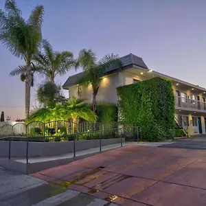 2* Hotel 6